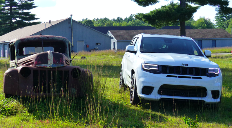 Illustration for article titled The 707 Horsepower 2018 Jeep Trackhawk Is America’s Most Practical Supercar